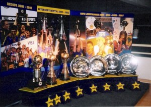 Colecionador de copas: 2 dos 3 Mundiais e 4 das 6 Libertadores do Boca