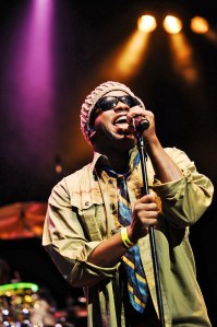 Corey Glover, por Stephan Solon / Via Funchal