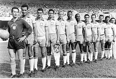 Julinho é o 3º, da esquerda pra direita. FOTO: Departamento de História e Arquivo Site Palestrinos