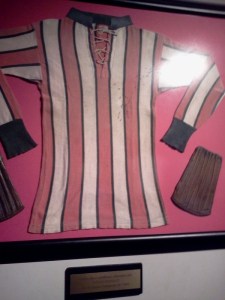 Camisa como a que o River usou no primeiro título argentino, em 1920