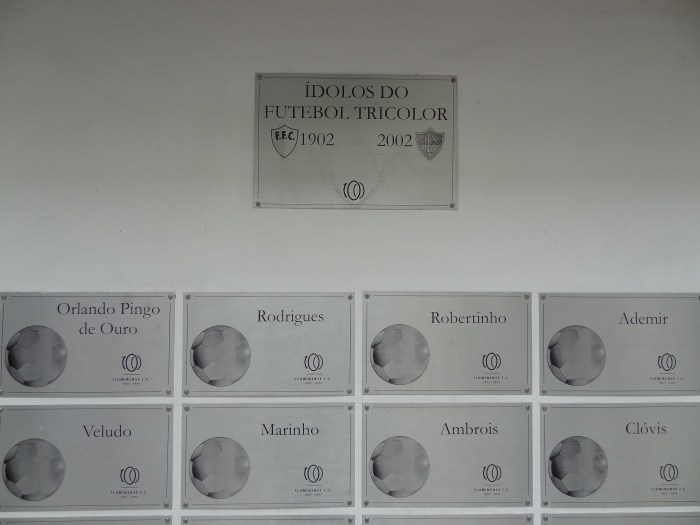 Placas em homenagem aos ídolos tricolores, no ano do centenário (2002)