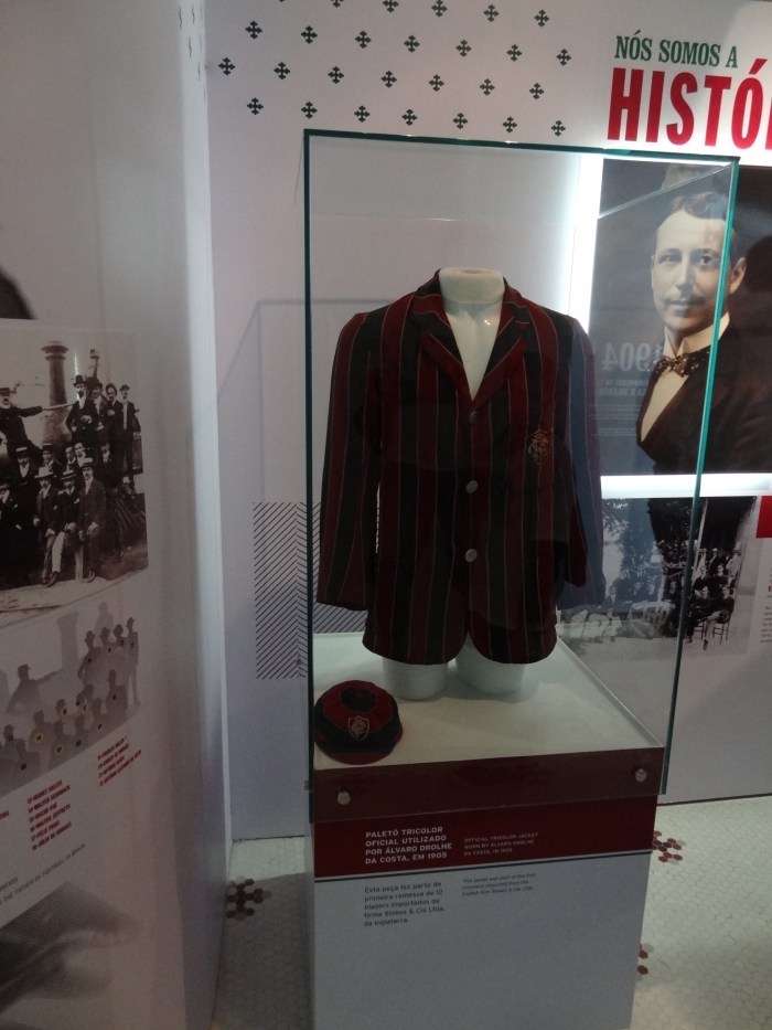 1905: paletó tricolor usado por Álvaro Drolhe da Costa, um dos 20 fundadores do Flu