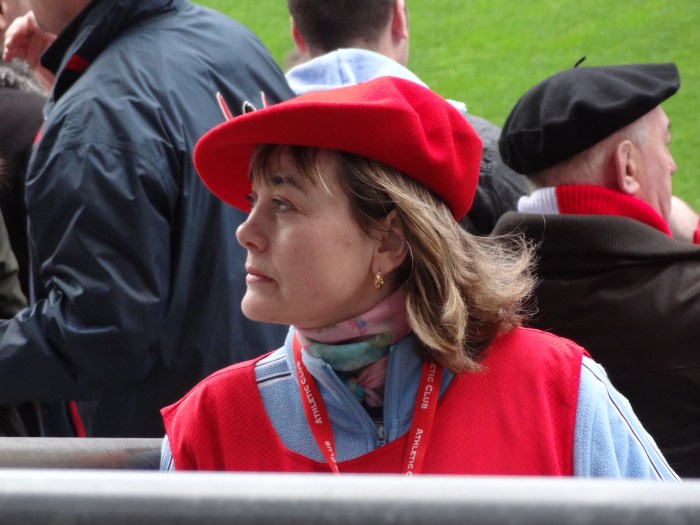 Olha o estilo da funcionária!