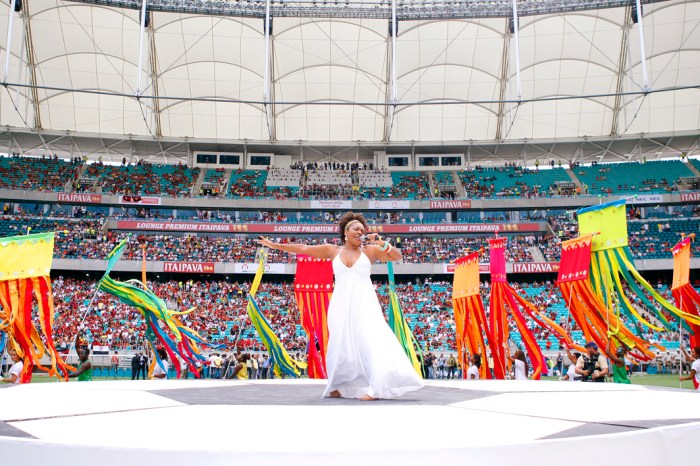 Margareth Menezes, no 1º show da Itaipava Arena Fonte Nova. FOTOS: Agência BaPress - publicadas no Portal da Copa www.copa2014.gov.br/