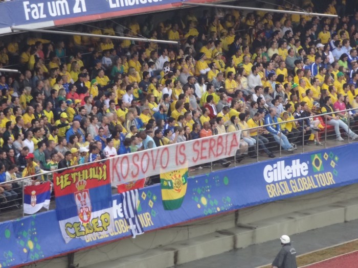 Faixa com recado político: essa ninguém mandou retirar