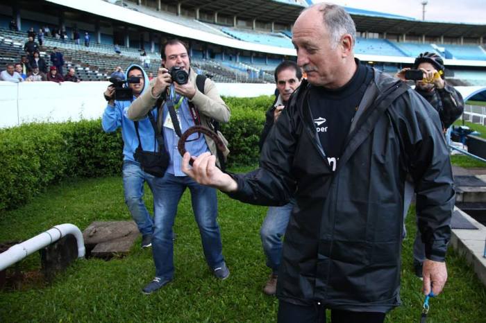 Uma ferradura para Feilpão. Imagem da página do Grêmio no Face :https://www.facebook.com/MeuGremio