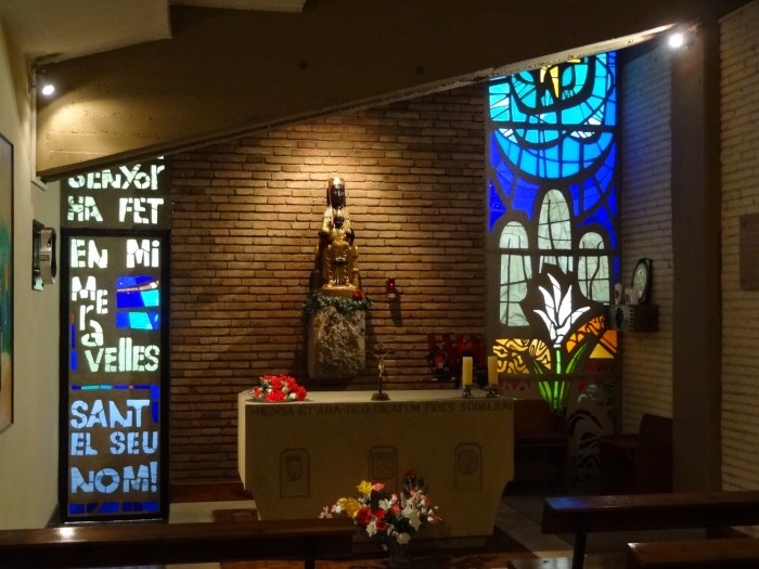 Capela em homenagem à Nossa Senhora de Montserrat, padroeira da Catalunha, perto dos vestiários do Camp Nou.