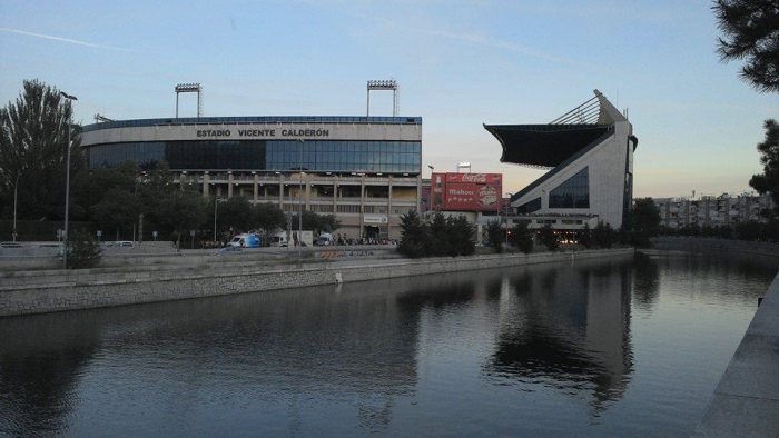 Deve ser uma dureza pro torcedor de carteirinha do Atlético de Madrid pensar em deixar o Vicente Calderón... FOTO @Futpopclube
