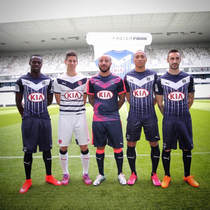 Os novos uniformes do Bordeaux: https://www.facebook.com/FCGB
