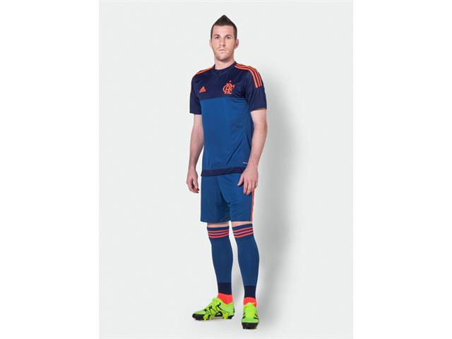 Craque o Flamengo faz em casa. Paulo Victor com a camisa nova de goleiro. 