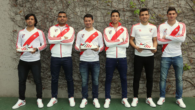 Na foto: Leonardo Pisculichi, Gabriel Mercado, Mora, Leonel Vangioni, Nicolás Bertolo e Alario. http://www.cariverplate.com.ar/adidas-presenta-su-nueva-linea-originals-river