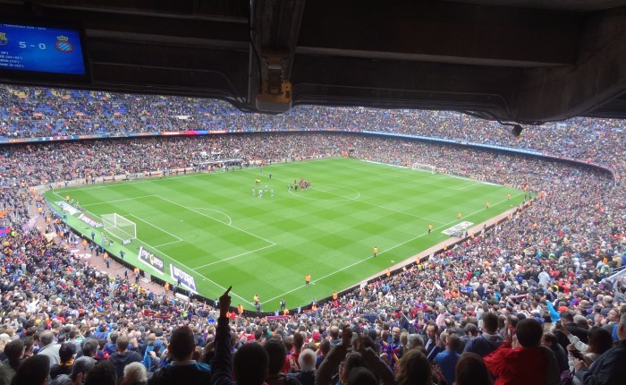 Camp Nou em tarde de #manita no dérbi de&nbsp;Barcelona