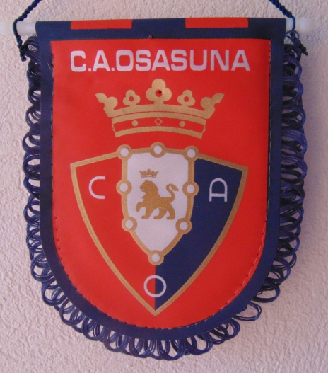 Flâmula do Osasuna, fundado em 25 de outubro de 1920.