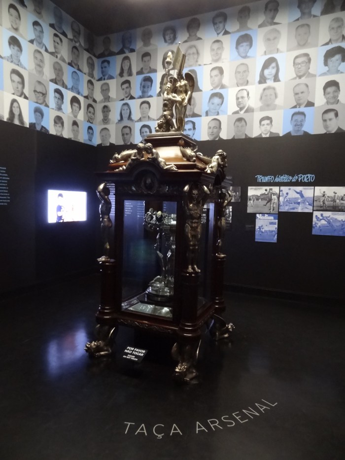 250 quilos! 130 são de prata maciça.