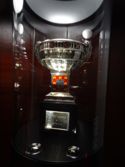 Taça do primeiro campeonato português (Primeira Liga) conquistada pelo SB: 1935-36.